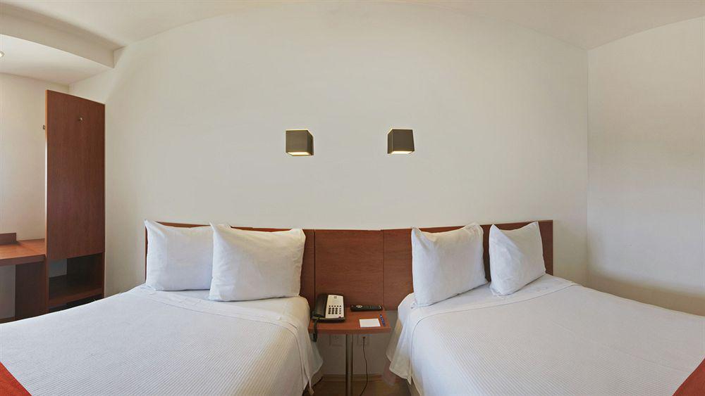 Hotel One Puebla Finsa Esterno foto