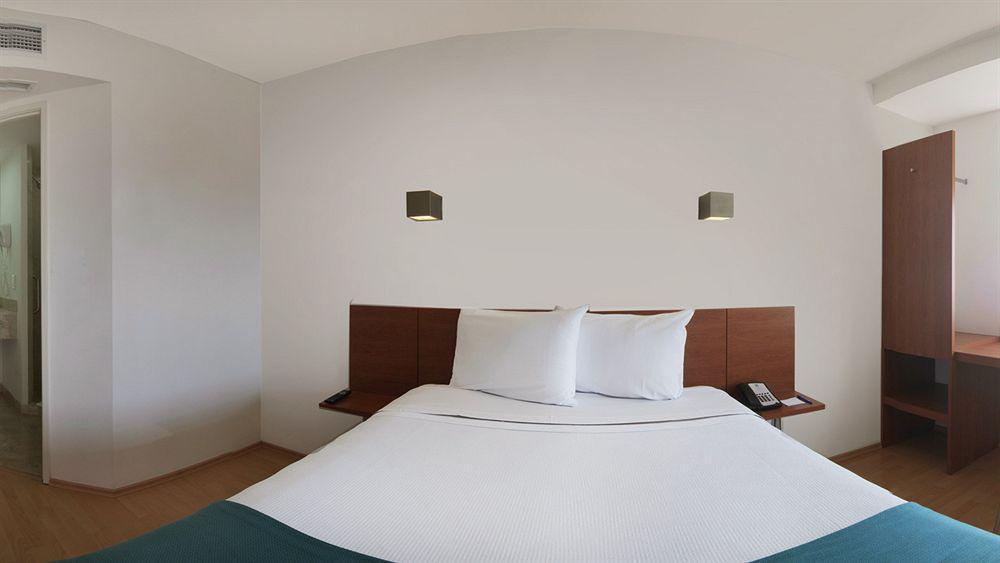 Hotel One Puebla Finsa Esterno foto
